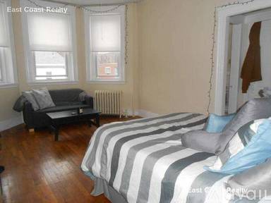 Main picture of 220 Kelton St