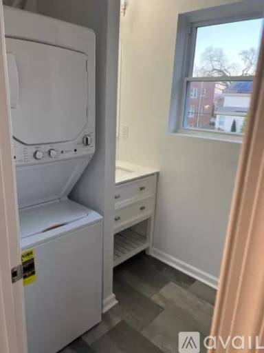 Main picture of 546 Newcomb St SE