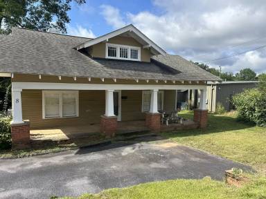 Main picture of 8 E Main St
