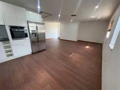 Main picture of 3289 SW 25th St