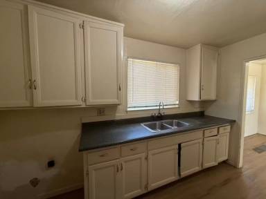 Main picture of 1628 N Elm St