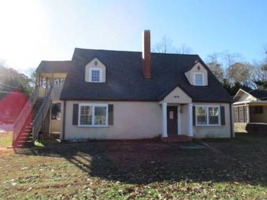 Main picture of 1404 Maple St
