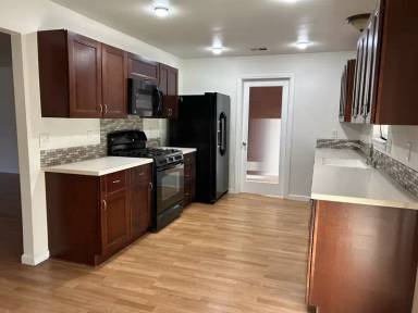 Main picture of 705 W Graaf Ave
