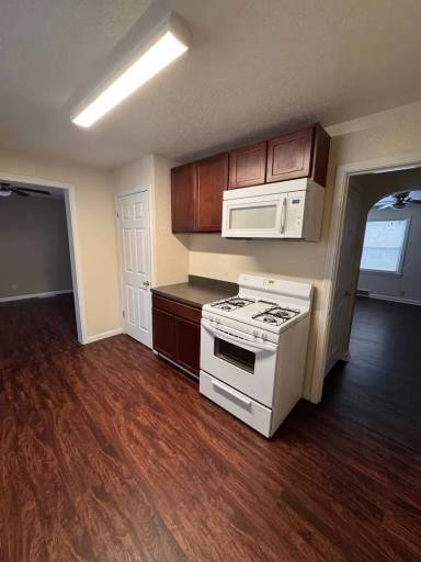 Main picture of 212 E Montrose St