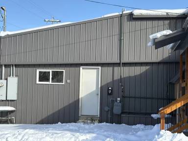 Main picture of 592 Main St