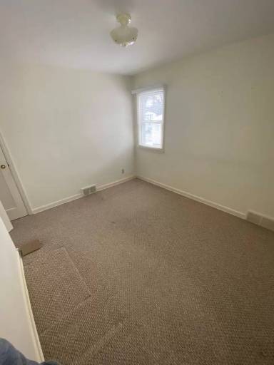 Main picture of 214 W Saint Marie St