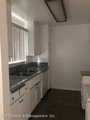 Main picture of 13825 Vanowen St