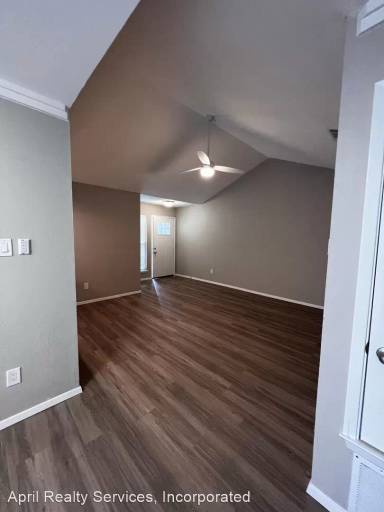 Main picture of 106 Meteor Dr