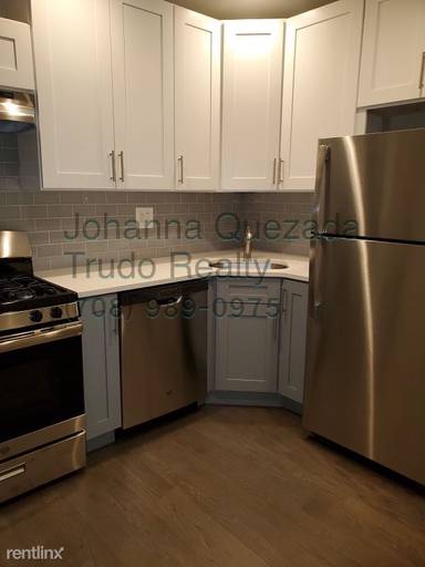 Main picture of 5133 N Clark St