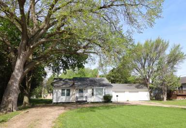 Main picture of 214 S Shady Bend Rd