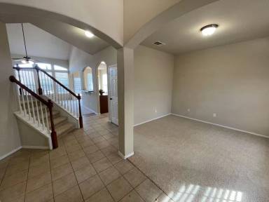 Main picture of 6704 Golden Oak Ln