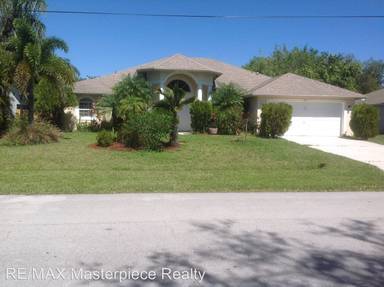 Main picture of 615 SE Stow Ter