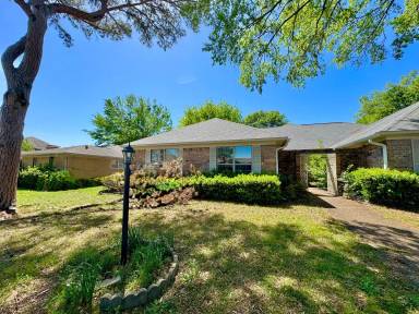 Main picture of 21 Fernwood Dr