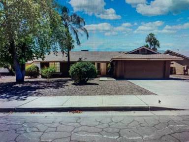 Main picture of 10718 N 108th Pl