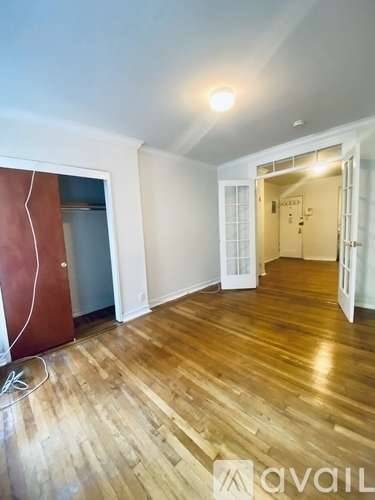 Main picture of 213 E 84th St