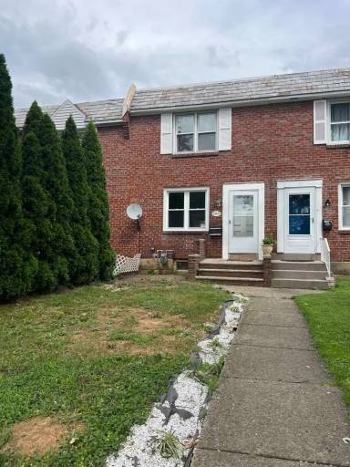 Main picture of 1969 S Delaware St