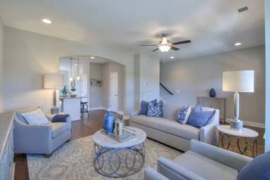 Main picture of 215 Grandstand Blvd