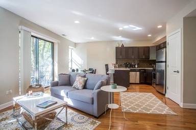 Main picture of 4759 N Maplewood Ave