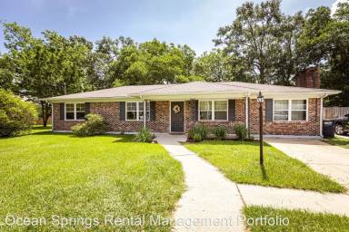 Main picture of 296 Holcomb Blvd