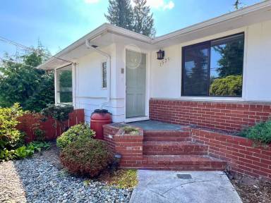Main picture of 1529 NE 92nd St