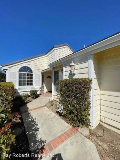 Main picture of 11 Marblehead Pl