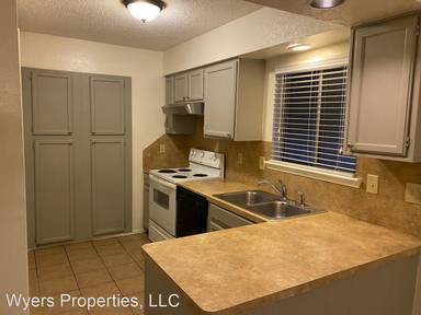 Main picture of 2106 Lee St