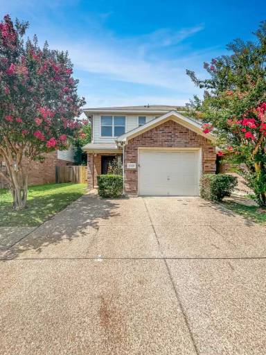 Main picture of 2325 Kingsway Dr