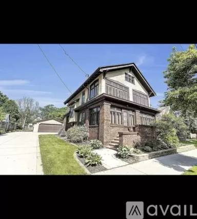 Main picture of 615 N Lawe St