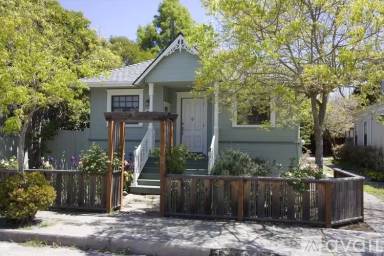 Main picture of 434 Caledonia St
