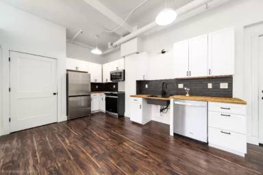 Main picture of 7 S Howard St