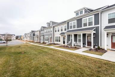 Main picture of 3245 Battery Park Pl