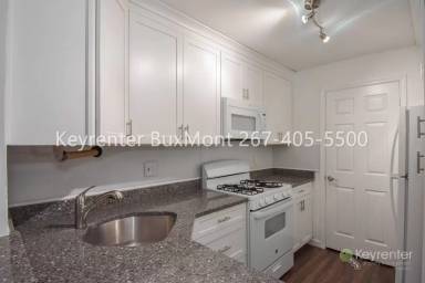 Main picture of 115 Hickory Ct