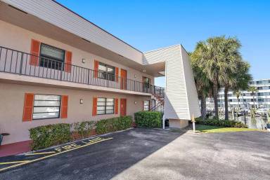 Main picture of 135 Shore Ct