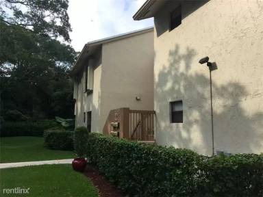 Main picture of 4682 NW 22nd St