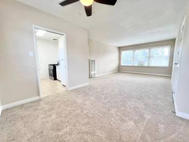 Main picture of 5285 E Anaheim Rd
