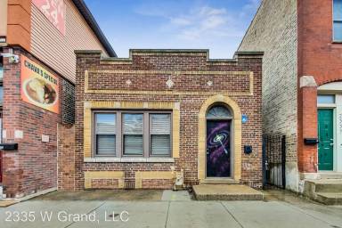 Main picture of 2335 W Grand Ave