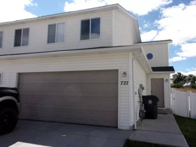 Main picture of 727 W 2nd St
