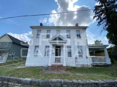 Main picture of 424 S 3rd St
