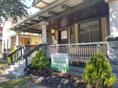 Main picture of 1930 Brainard Ave