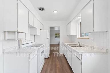 Main picture of 5565 S Delaware St