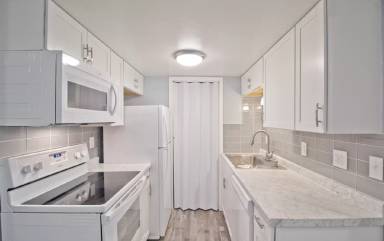 Main picture of The Pointe at Devon Court