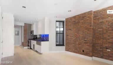 Main picture of 72 W 108th St