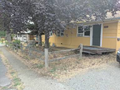 Main picture of 1419 Kirkland Ave NE