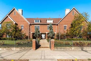 Main picture of 807 E Main St