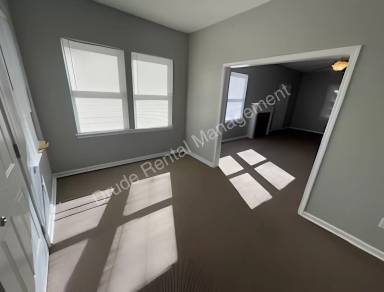 Main picture of 809 E Thomas St