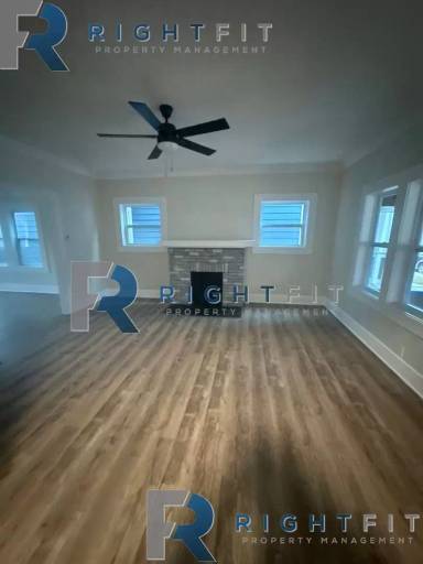 Main picture of 2165 N Harding St