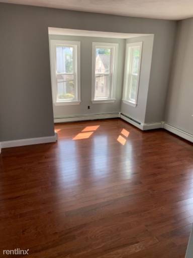 Main picture of 97 Centre St