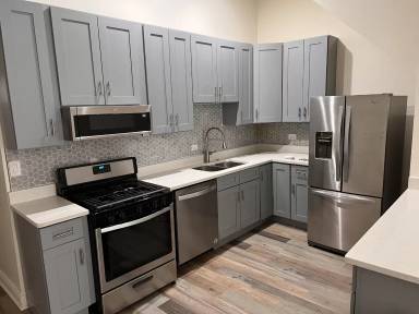 Main picture of 611 E 50th Pl