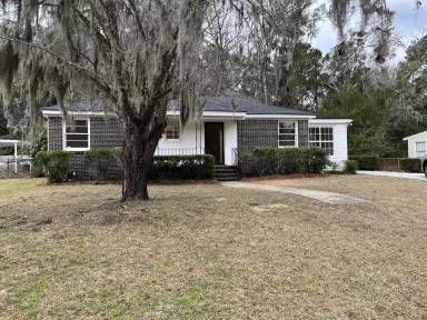 Main picture of 15 Hughes Ave