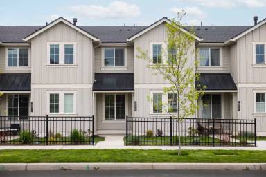 Main picture of 20869 SE Denver Dr